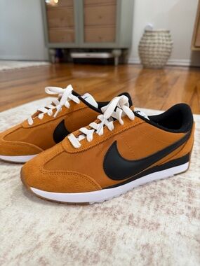 Women’s Nike Classic Cortez Sneakers – Size 7 – New Without Box 🔥